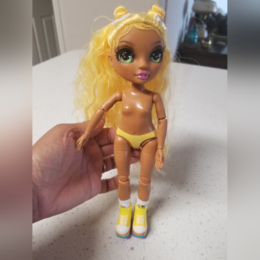 Rainbow High Jr High Sunny Madison Fashion Doll